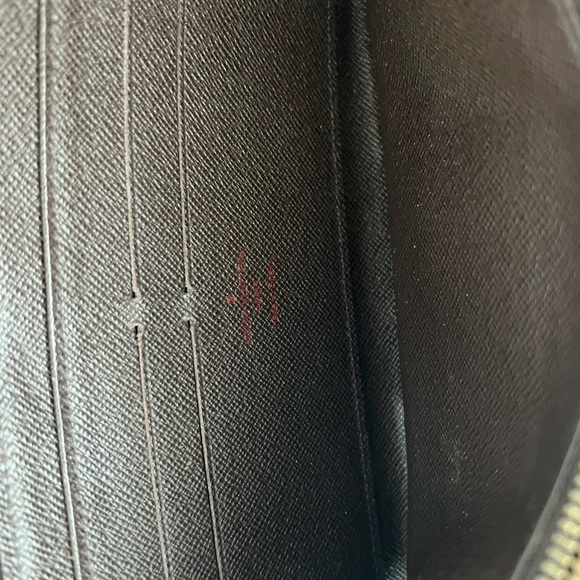 Authentic Louis Vuitton wallet - Picture 8 of 8